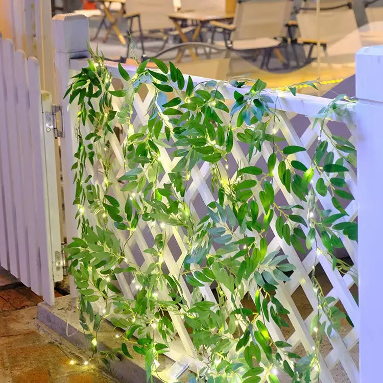 Solarbetriebene Lichterkette in Weidenblattform – Ideal für Garten und Balkon